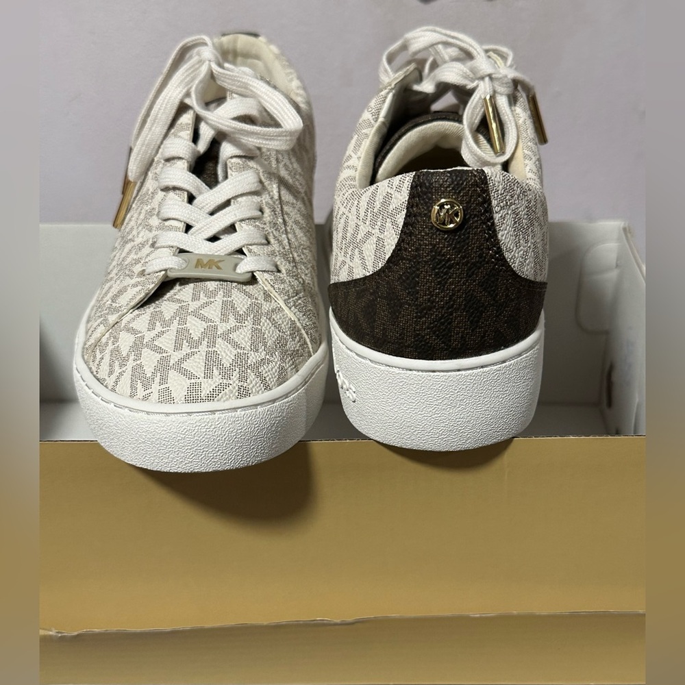 MICHAEL MICHAEL KORS
Women’s 7.5 
VANIL/BRWN